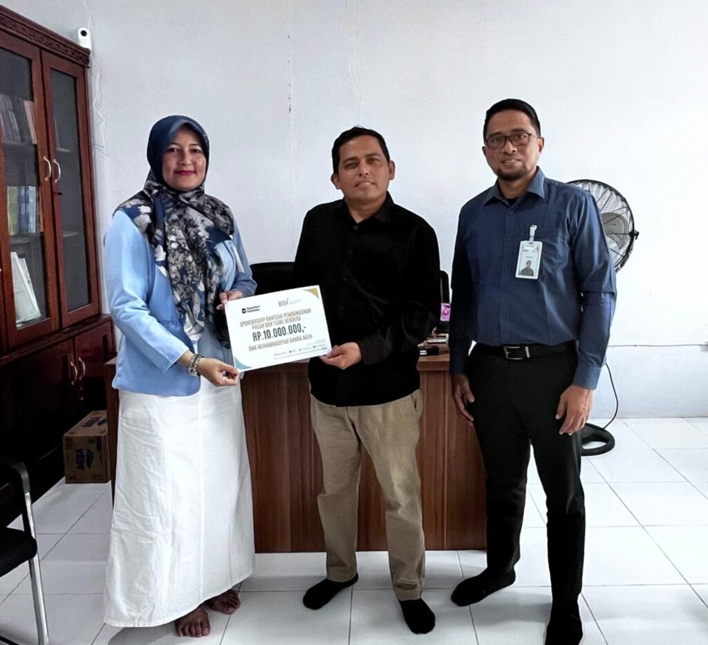 Tingkatkan Sarana Sekolah, BSI Salurkan Bantuan ke SMK Muhammadiyah Aceh