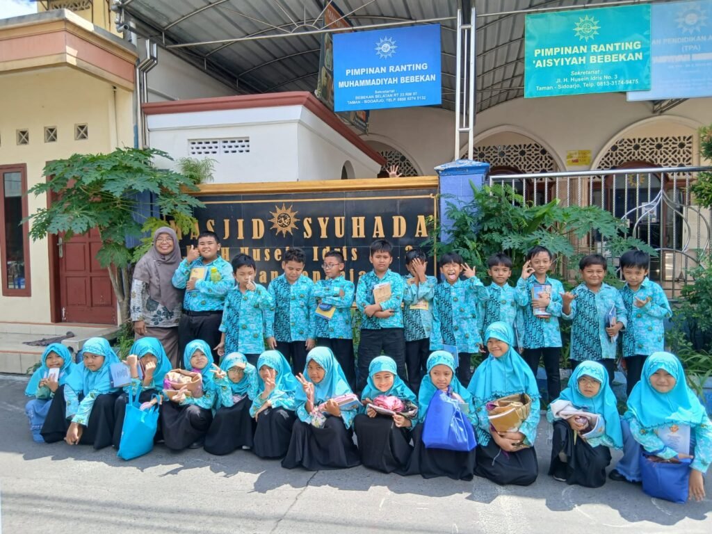 Tak Sekadar Belajar, Siswa Kelas 3 SD Mumtaz Perdalam Ke-Muhammadiyahan di Masjid Syuhada’