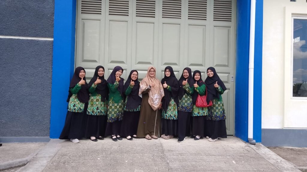 Kehadiran GTK SMA Muha Genteng Semarakkan Halalbihalal PCM Genteng