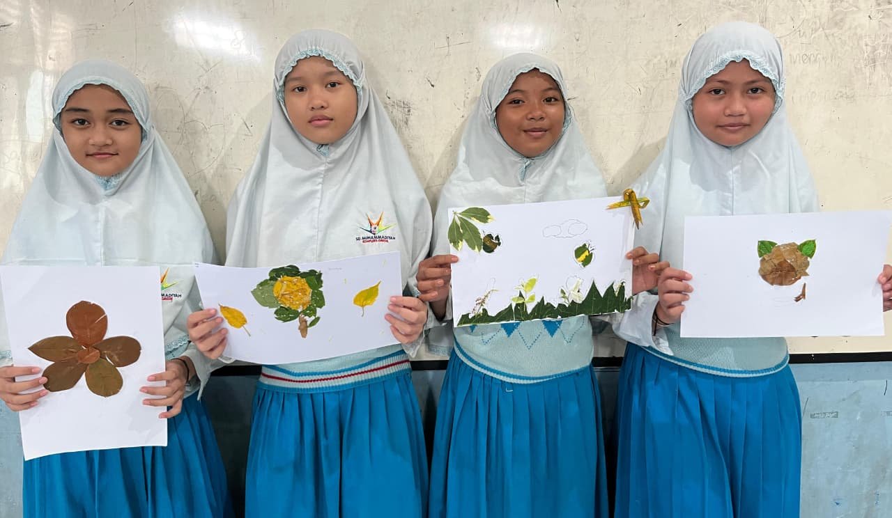 Murid SD Mugres Manfaatkan Sampah Daun Menjadi Kerajinan Unik