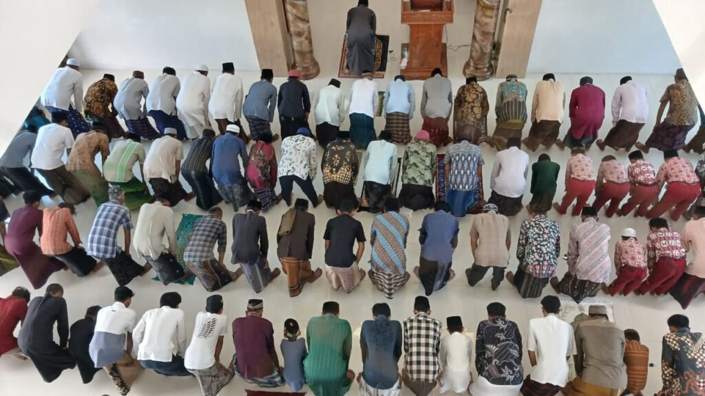 Bukan Sekadar Rutinitas, Begini Cara MIM 08 Pelangwot Tanamkan Cinta Sholat Jum’at Sejak Dini
