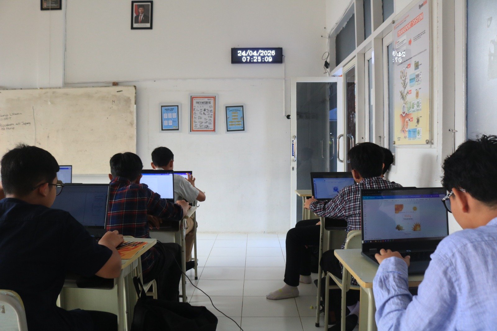 Mengikuti Pembuatan Logo Pra Milad ke-25 Spemdalas Gresik