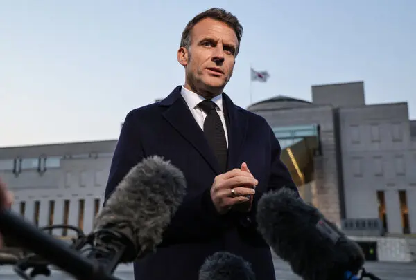 Macron Nilai Opsi Militer di Selat Hormuz Tidak Realistis, Dorong Jalur Diplomasi