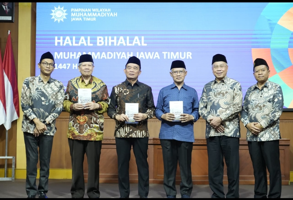 PWM Jatim Serahkan Buku “Membangun Tradisi Baru” ke PP Muhammadiyah
