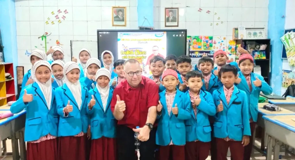 Dari Kelas ke Dunia, SD Plus Muhammadiyah Brawijaya Hadirkan Native Speaker dari London