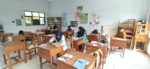 Siswa SMP Muhammadiyah 1 Blitar Kenakan Busana Djadoel saat HUT ke-120 Kota Blitar