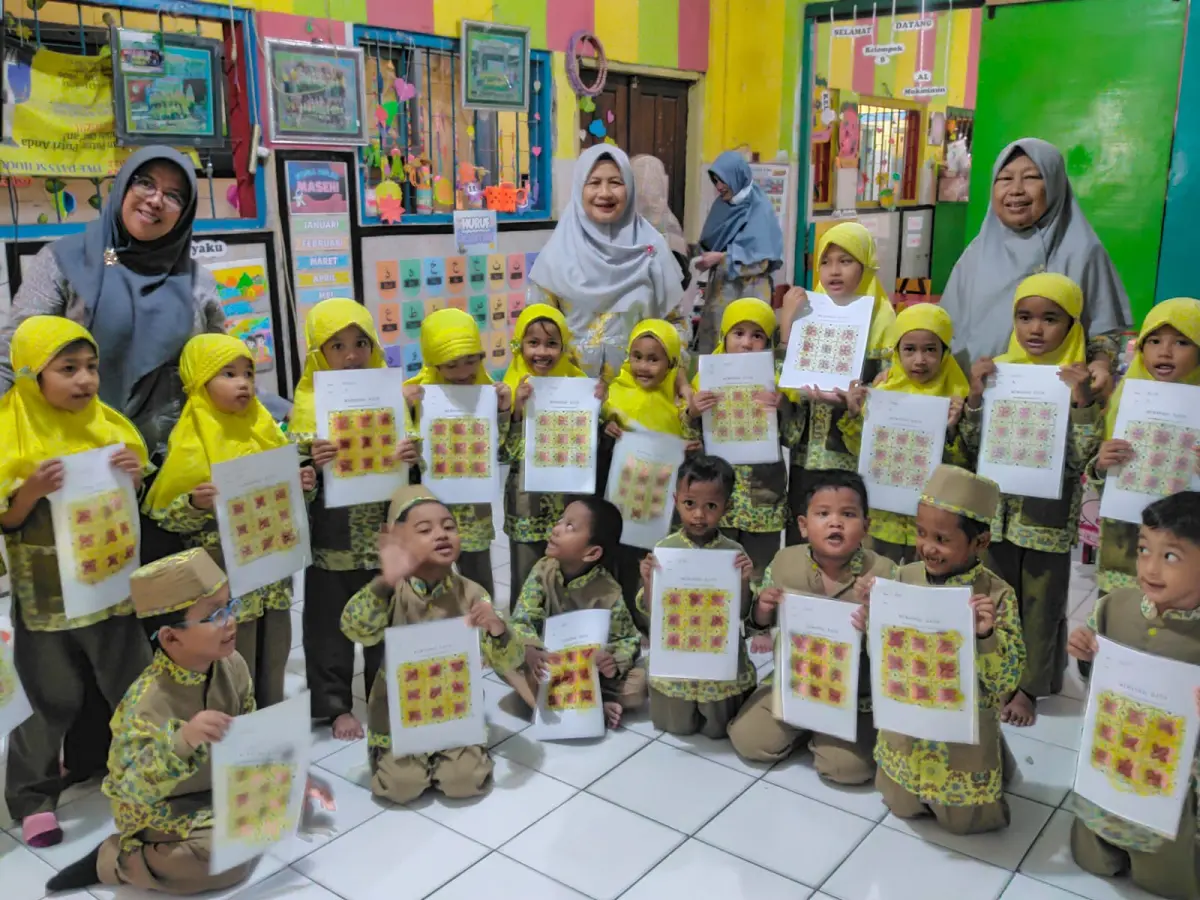 Siswa TK Aisyiyah 38 Surabaya Belajar Kreatif dengan Belimbing