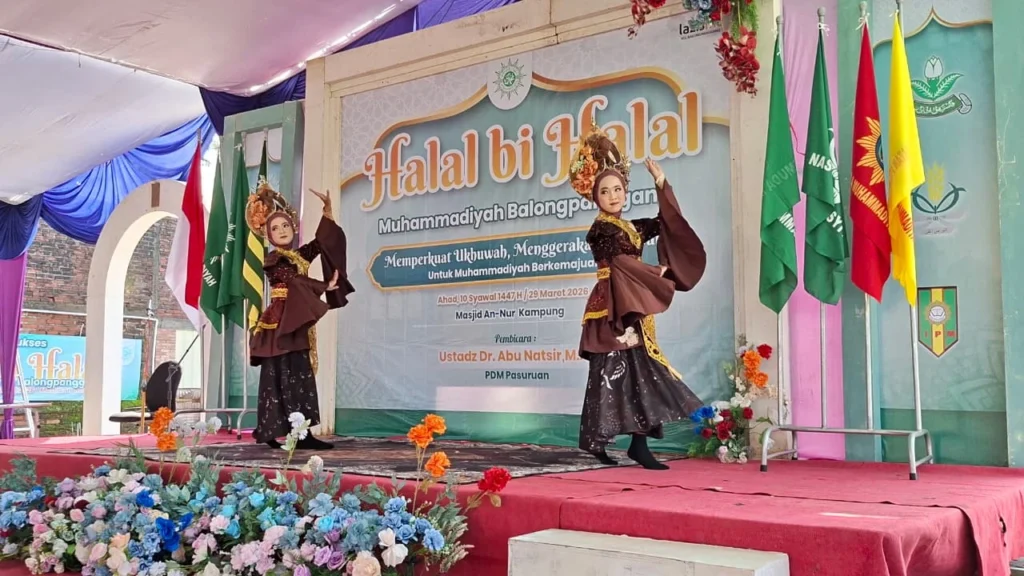 Tari Rancangkapti SD Mutu Kagumi Meriahkan Halalbihalal PCM Balongpanggang