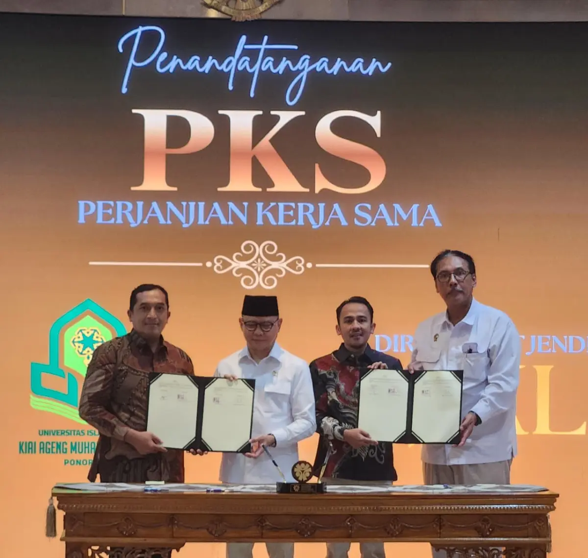 Teken Kerjasama dengan Kementerian P2MI, UMSURA Inisiasi Migrant Center