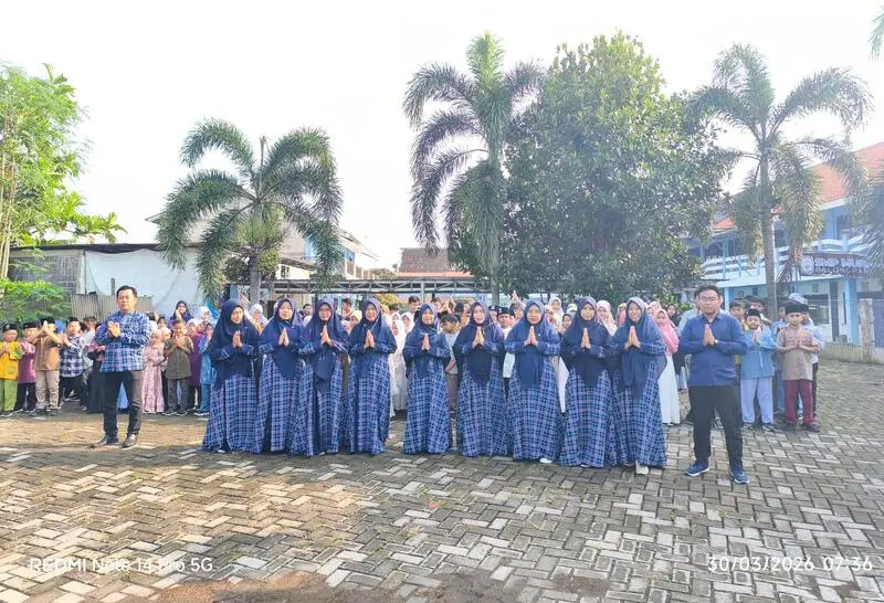 Rajut Ukhuwah dengan Games Seru: Suasana Hangat Halalbihalal di SD Mutu Kagumi