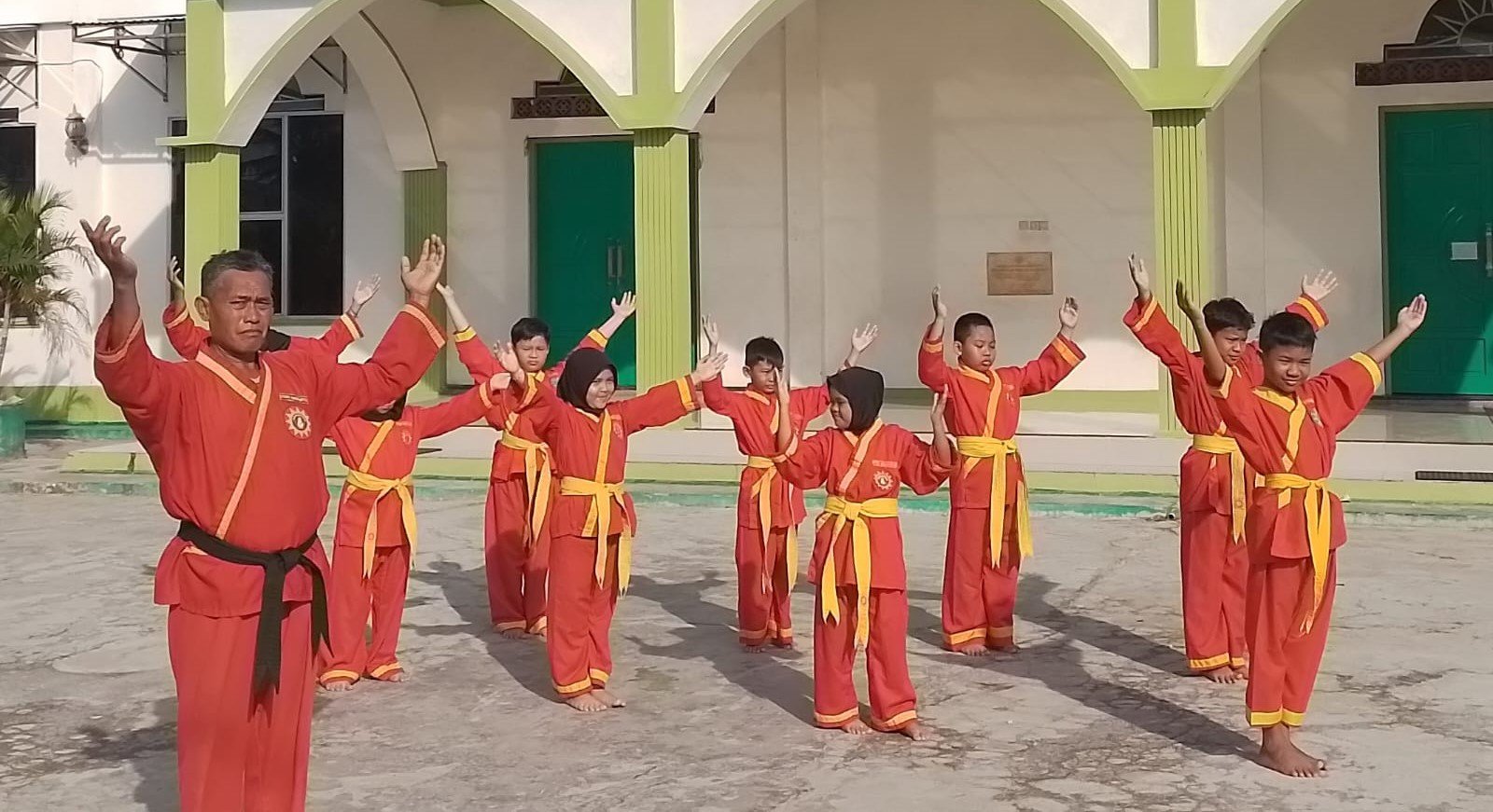 Tapak Suci Putera Muhammadiyah Kapuas Dilatih Pendekar Madya Sabuk Hitam
