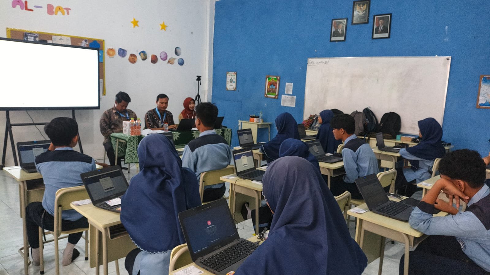Debut Pelaksanaan TKA, Siswa Kelas IX SMP Muhammadiyah 14 Driyorejo Gresik Terkesan Soal Survei Karakter