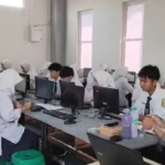 Tertib dan Kondusif, Siswa Kelas 9 SMP Muhammadiyah 1 Surabaya Ikuti TKA Berbasis Komputer 