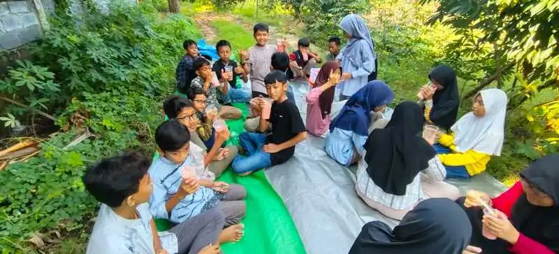 Selasih di Tepi Kebun SD Almadany Seusai Lembar Terakhir Dikumpulkan