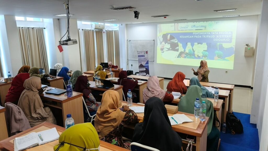 Dosen Umsida Beri Pelatihan Pengelolaan Keuangan Bendahara Sekolah di Sidoarjo
