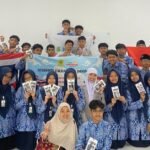 Merajut Persahabatan Lintas Negara: Siswa SMP Muhammadiyah 8 Batu Buat Gantungan Kunci Spesial untuk Pelajar Thailand