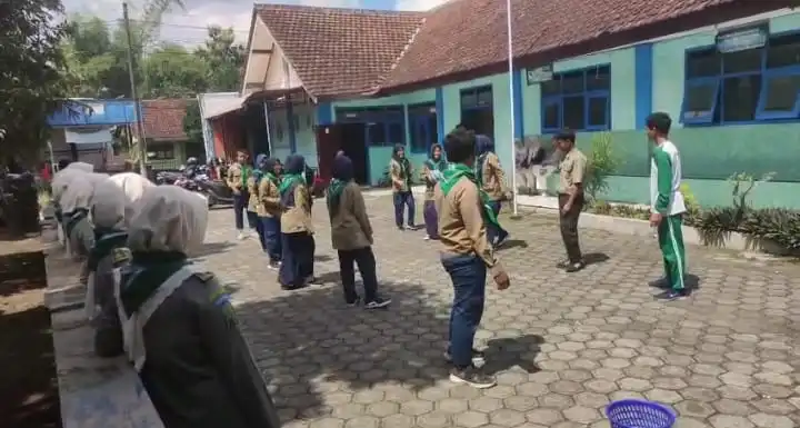 HW Qabilah SMA Muha Genteng Berikan Pelatihan di SMP Mudel Banyuwangi