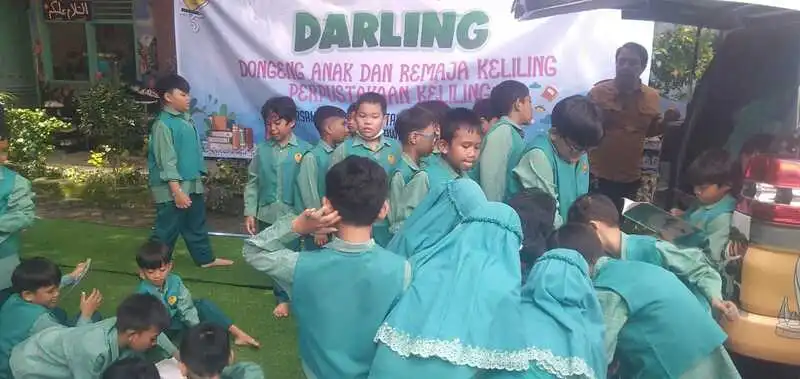 Kegiatan DARLING Jadi Penyemangat Literasi dan Bercerita Siswa SD Muhammadiyah 20 Surabaya
