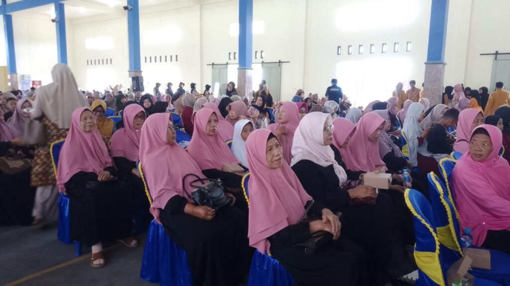 Kerudung Pink PRA Jalen Mendominasi Halalbihalal PCM Genteng