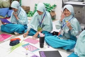 Dari Anyaman Rumit hingga Dongeng Legenda: Siswa SDMM Tunjukkan Kompetensi Praktik