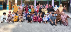 Peringati Hari Kartini, MIM 08 Lembor Gelar Pawai Keliling Kampung dan Lomba Kreatif