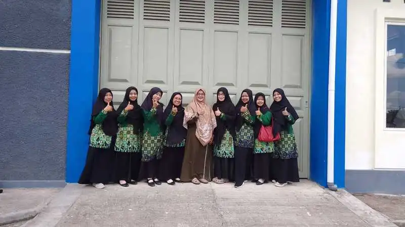 Kehadiran GTK SMA Muha Genteng Semarakkan Halalbihalal PCM Genteng