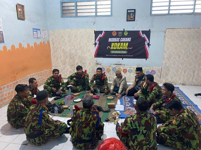 Sinergi Kemanusiaan: Pelantikan KOKAM Cerme Warnai Kajian Ahad Pagi dengan Aksi Pengobatan Gratis