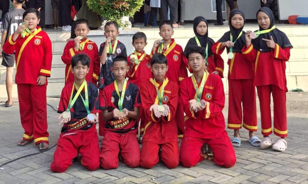 Tapak Suci SD Muhammadiyah 2 Bojonegoro Raih Juara Umum II di Ngawi Championship 4 Tahun 2026