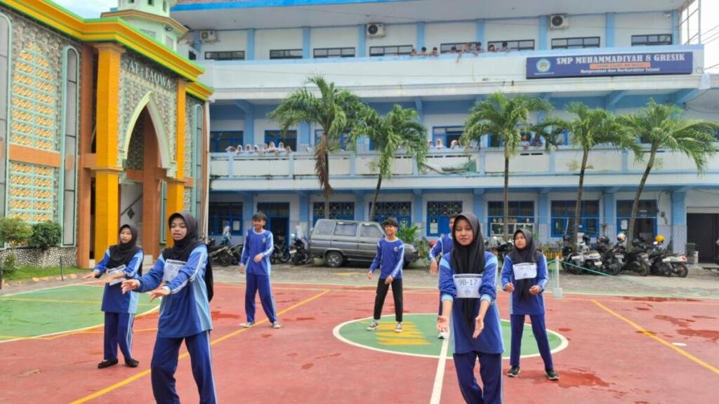 ASP Praktik Dibuka Meriah dengan Senam Kreasi di SMP Muhammadiyah 8 Gresik