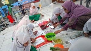 Begini Cara Murid SD Mugres Sulap Limbah Kertas Jadi Karya Seni Estetik