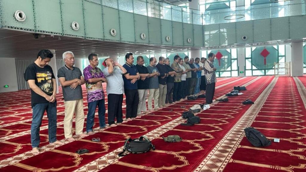 Bendahara Masjid Ar Royyan Muhammadiyah Buduran Studi Tiru ke Masjid di Tiongkok