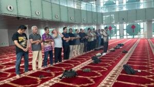 Bendahara Masjid Ar Royyan Muhammadiyah Buduran Studi Tiru ke Masjid di Tiongkok