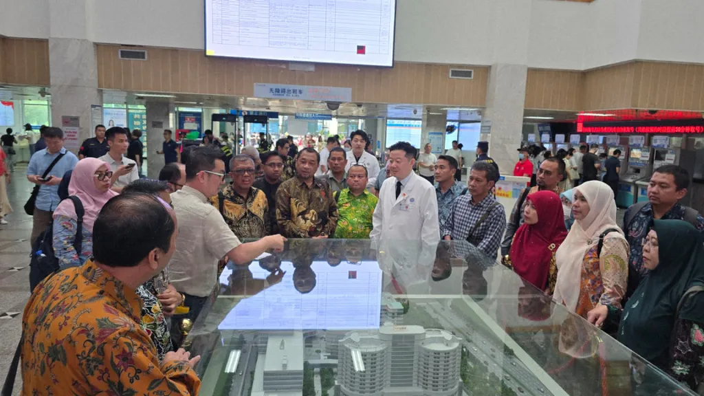 PWM Jatim Pelajari Digitalisasi, IT, dan AI di Peking University Shenzhen Hospital