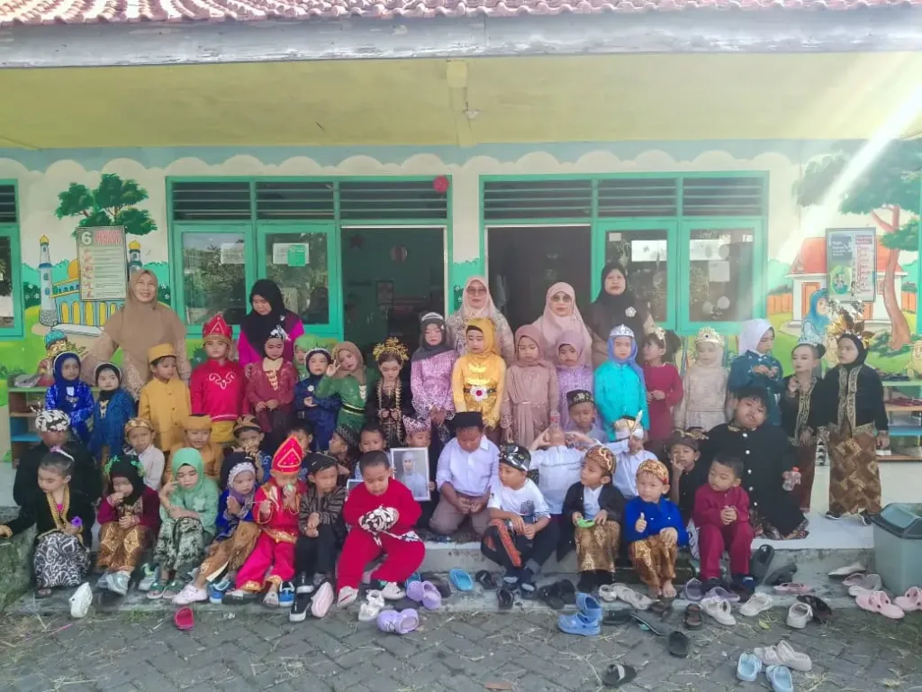 Mama Cantik dan Kartini Masa Kini: Kemeriahan Perayaan di TK ABA 37 Dermo