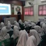 Dr. Agung Surianto Bekali Siswa SMK Nuris Karakter Wirausaha