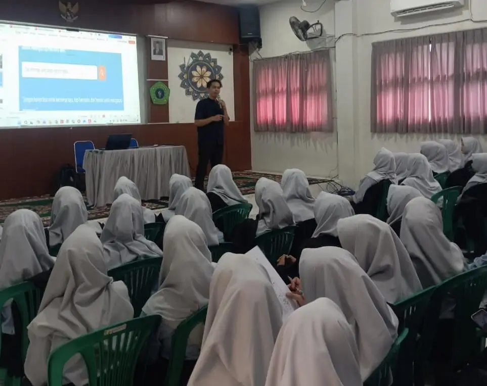 Dr. Agung Surianto Bekali Siswa SMK Nuris Karakter Wirausaha