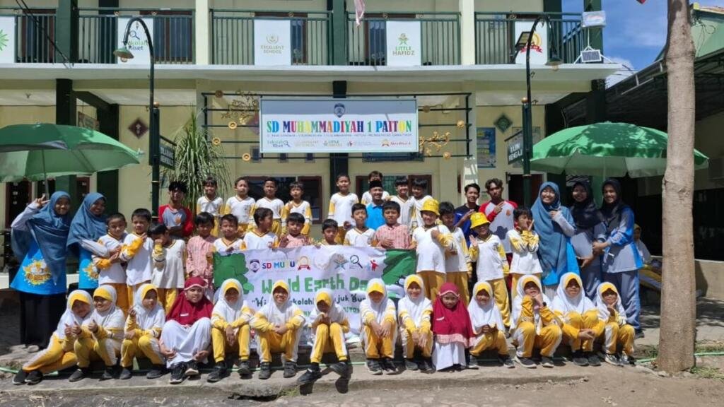 Gerakan Satu Siswa Satu Pohon: Menanam Cinta Bumi Sejak Dini