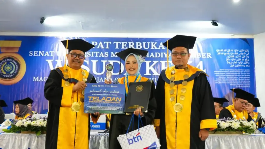 Anak Sopir Jadi Wisudawati Teladan, Kisah Sesilia Unmuh Jember