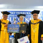 Anak Sopir Jadi Wisudawati Teladan, Kisah Sesilia Unmuh Jember