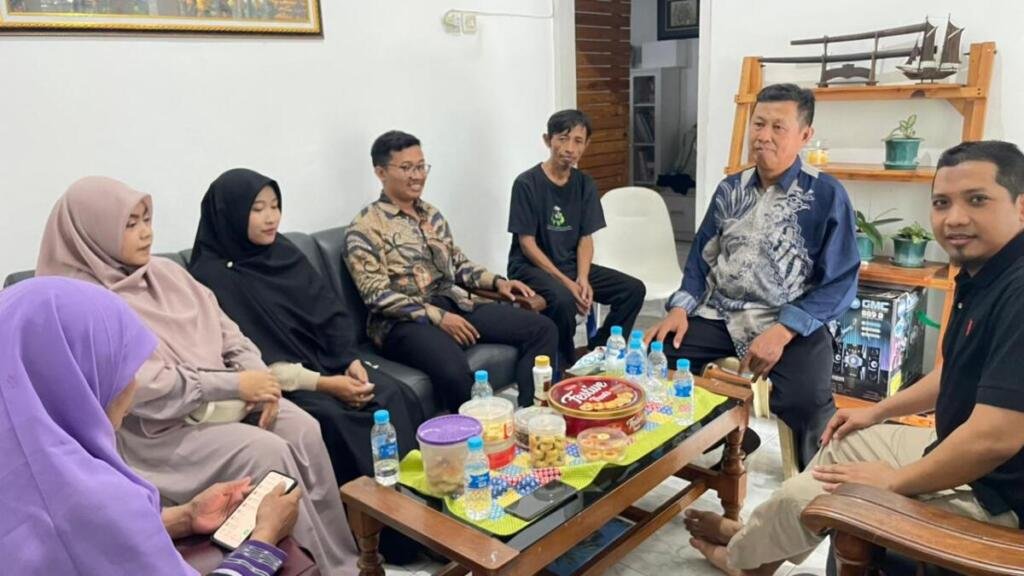 ‘Dadakan’, PRM Cemengbakalan Silaturahmi ke Ketua PCM Dau Malang Bahas Penguatan Kader