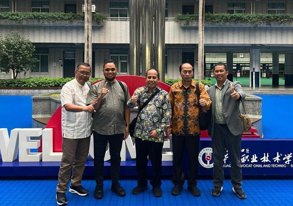 Kunjungan PWM Jawa Timur ke SMK Huaqiang Shenzhen: Belajar Sistem Pendidikan Berbasis AI dan Industri