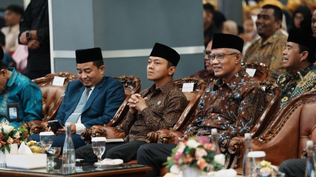 Lantik Rektor Baru, UMSU Berkontribusi Besar Naikkan Partisipasi Pendidikan Tinggi di Sumatera Utara