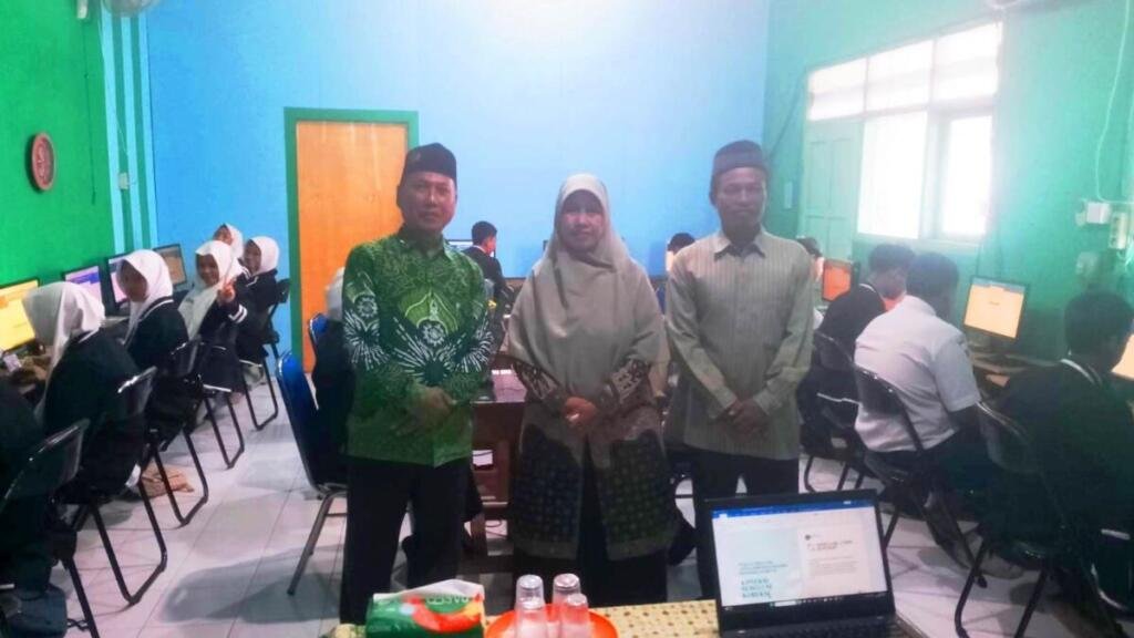 Majlis Dikdasmen dan PNF PDM Lamongan Lakukan Monev di MadtsaMutu Pondok Modern Paciran