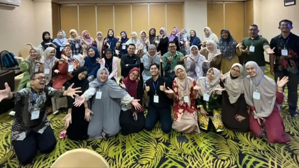 Prompt like a Pro, Ngobrol Cerdas Bareng AI dalam Workshop di Malang