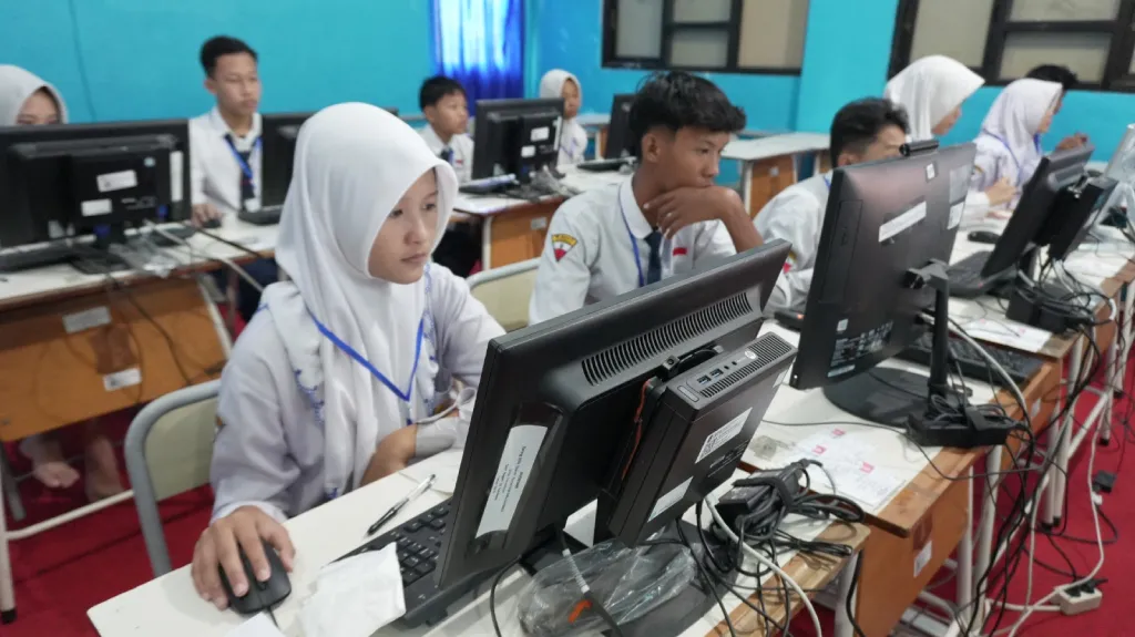 TKA SMP 2026 Surabaya Hari Pertama Lancar, 33 Ribu Siswa Ikut