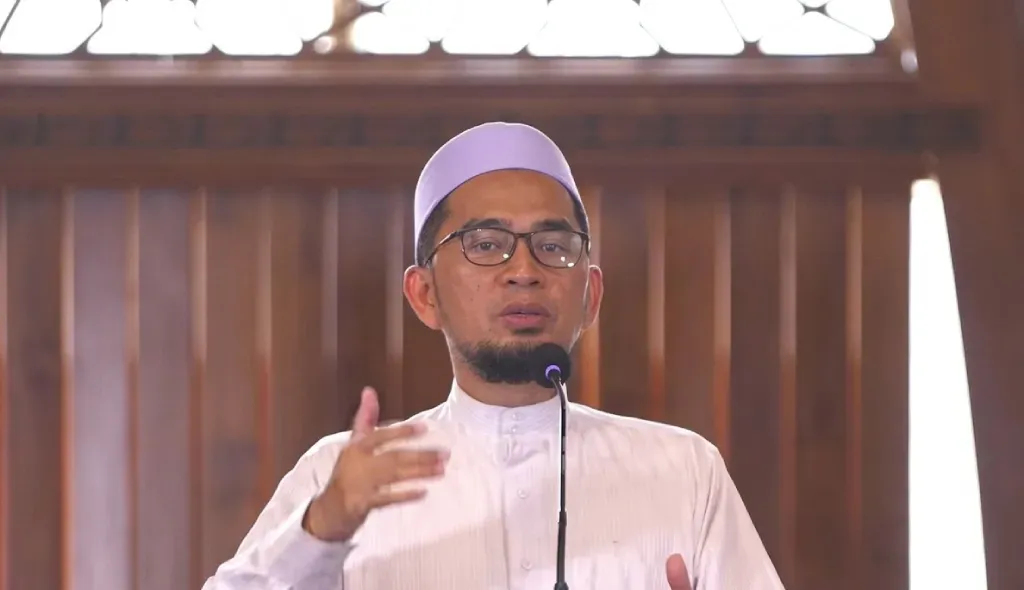 Ustaz Adi Hidayat Beri Solusi Hadapi Fitnah Akhir Zaman dengan Al-Qur’an dan Hadis