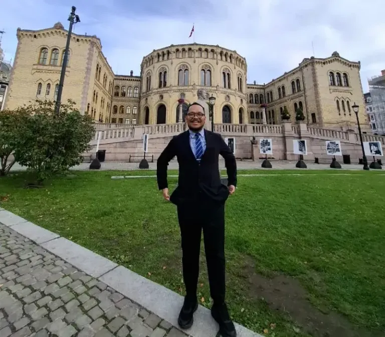 Kisah Inspiratif Satria Unggul: Dari Tukang Rombeng Jadi Dekan Umsura 