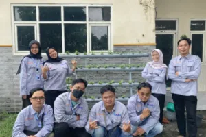 Mahasiswa KKN UMG Kembangkan Program Hidroponik di Desa Morowudi