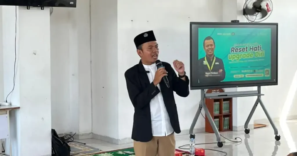 Ajak Santri “Factory Reset” Iman, Bayu Firdaus Bakar Semangat Gen Z PPM An-Nur Sidoarjo