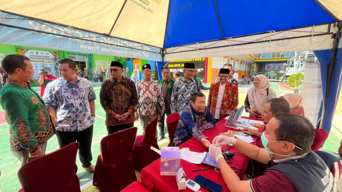 RSI Siti Aisyah Madiun Gelar Bakti Sosial Cek Kesehatan Gratis di Acara FOSKAM SMK Muhammadiyah 3 Dolopo